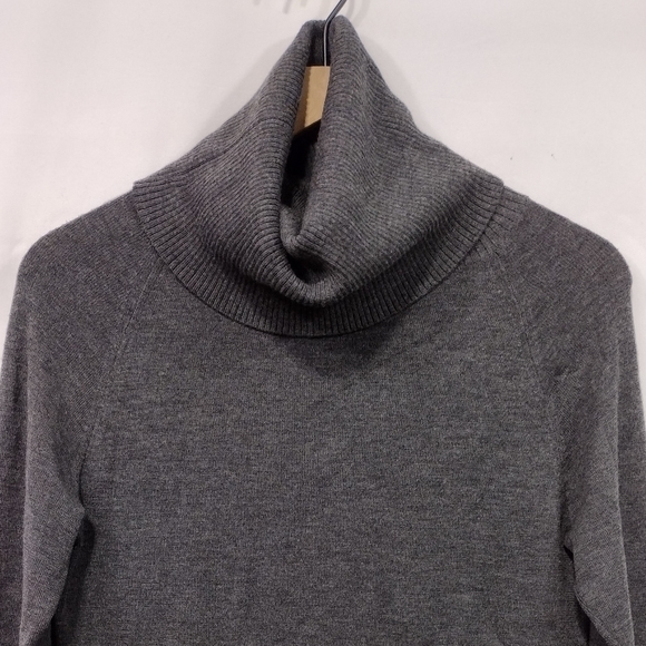 Ann Taylor 100% Wool Turtle Neck Sweater Women's L Gray Casual Comfy Minimalist - Picture 2 of 8